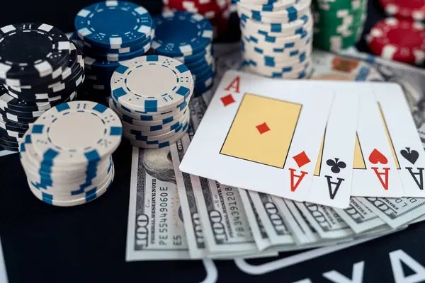 Live Sic Bo table at rusiaslot88 with dealer shaking dice in transparent cup